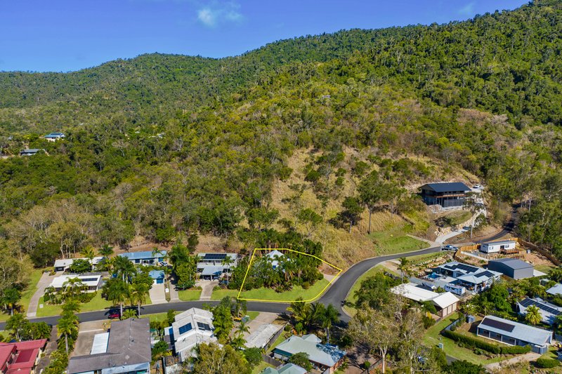 Photo - 1 & 2/6 Duell Road, Cannonvale QLD 4802 - Image 18