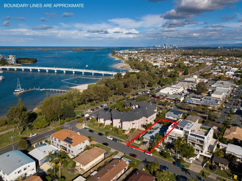 Photo - 1 & 2/6 Victor Avenue, Paradise Point QLD 4216 - Image