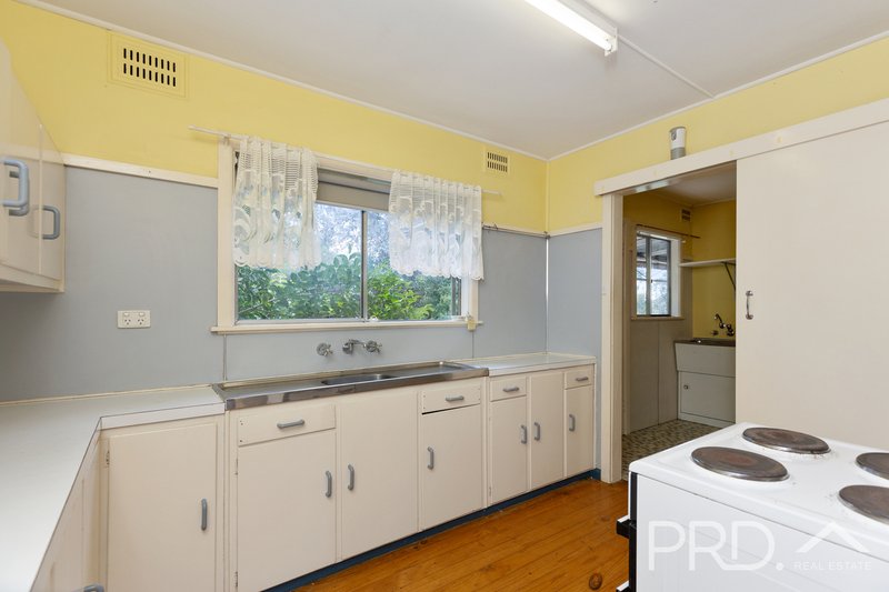 Photo - 1-2/7 Macquarie Street, Tumut NSW 2720 - Image 6