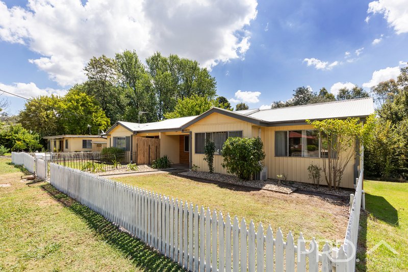 Photo - 1-2/7 Macquarie Street, Tumut NSW 2720 - Image 13