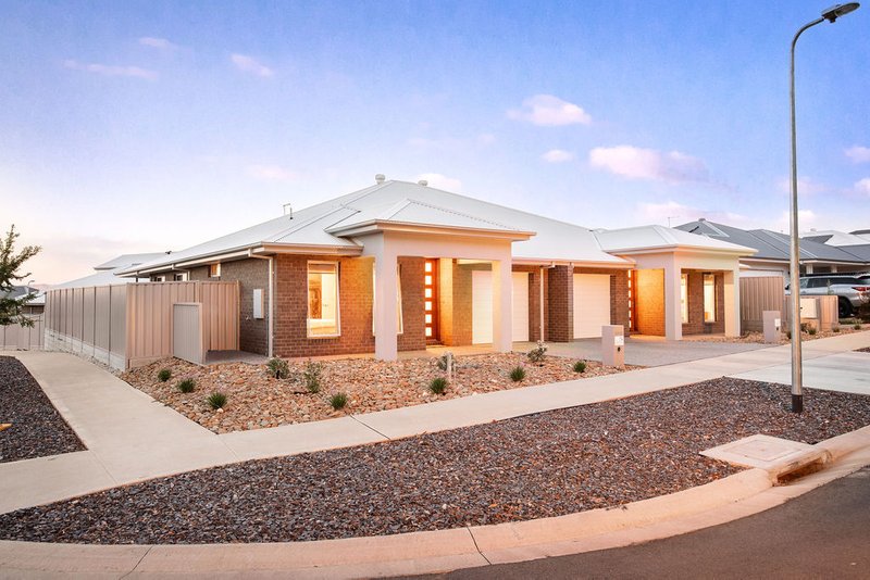 Photo - 1 & 2/74 Westacott Crescent, Baranduda VIC 3691 - Image 1