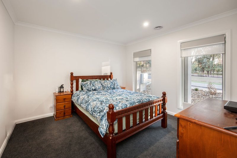 Photo - 1 & 2/74 Westacott Crescent, Baranduda VIC 3691 - Image 3