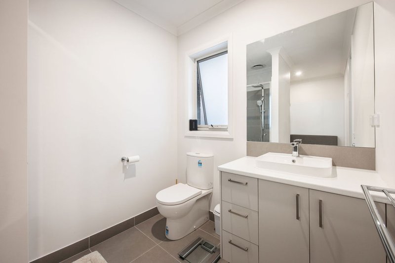 Photo - 1 & 2/74 Westacott Crescent, Baranduda VIC 3691 - Image 4