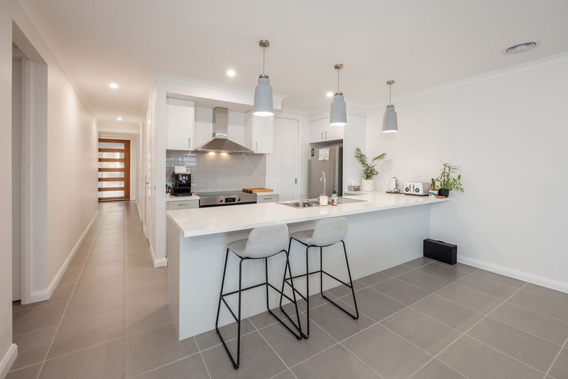 Photo - 1 & 2/74 Westacott Crescent, Baranduda VIC 3691 - Image 6
