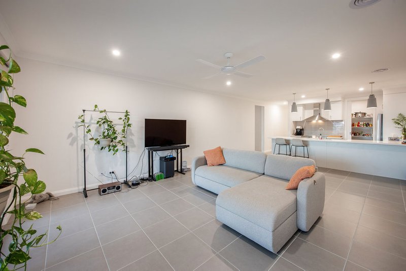 Photo - 1 & 2/74 Westacott Crescent, Baranduda VIC 3691 - Image 7