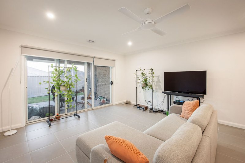 Photo - 1 & 2/74 Westacott Crescent, Baranduda VIC 3691 - Image 8