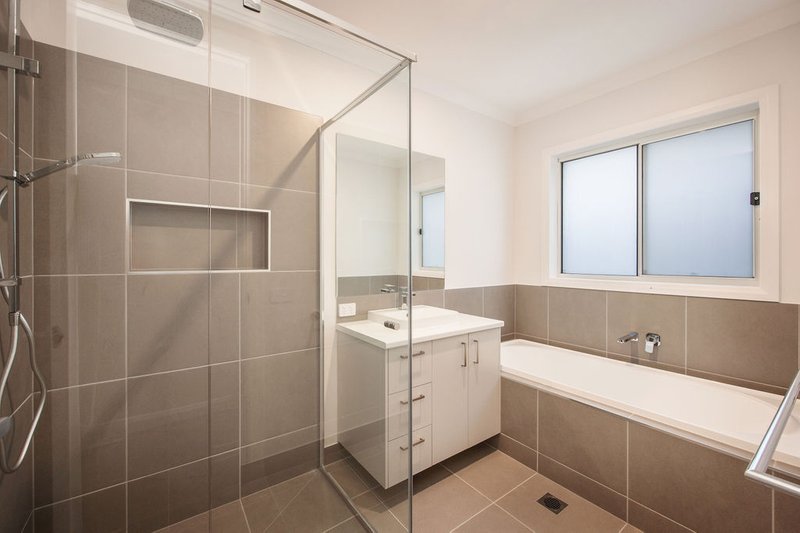 Photo - 1 & 2/74 Westacott Crescent, Baranduda VIC 3691 - Image 9