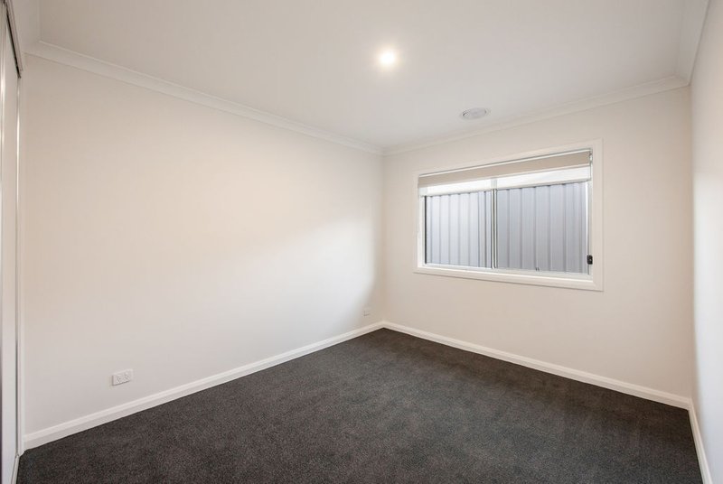 Photo - 1 & 2/74 Westacott Crescent, Baranduda VIC 3691 - Image 10