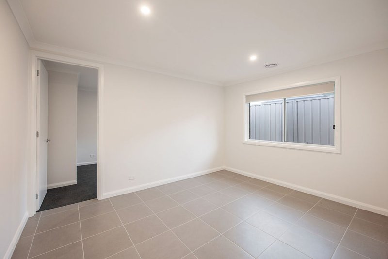 Photo - 1 & 2/74 Westacott Crescent, Baranduda VIC 3691 - Image 11