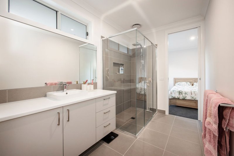Photo - 1 & 2/74 Westacott Crescent, Baranduda VIC 3691 - Image 14