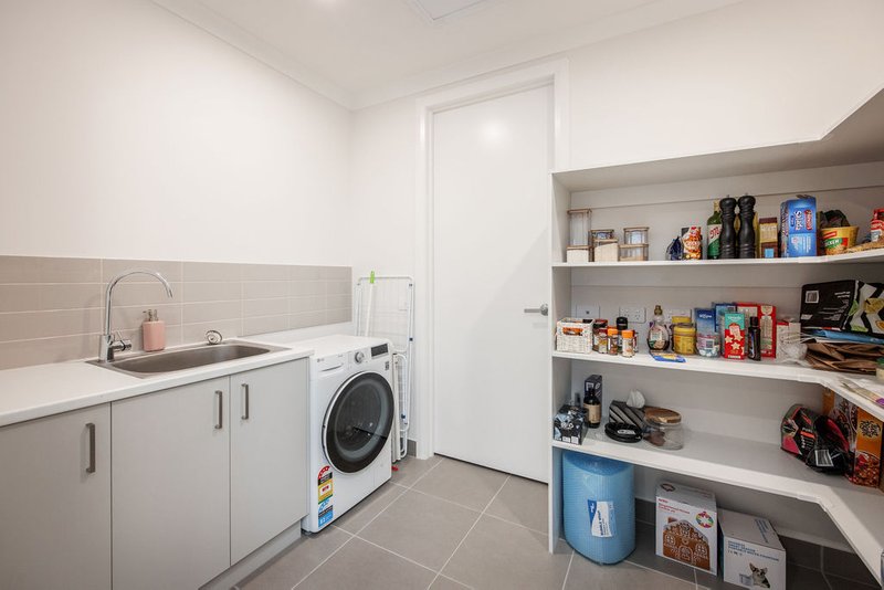 Photo - 1 & 2/74 Westacott Crescent, Baranduda VIC 3691 - Image 16