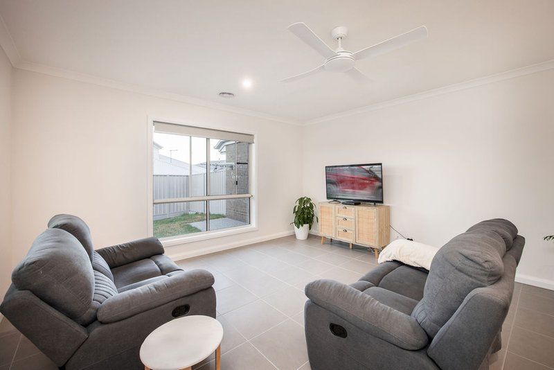 Photo - 1 & 2/74 Westacott Crescent, Baranduda VIC 3691 - Image 19