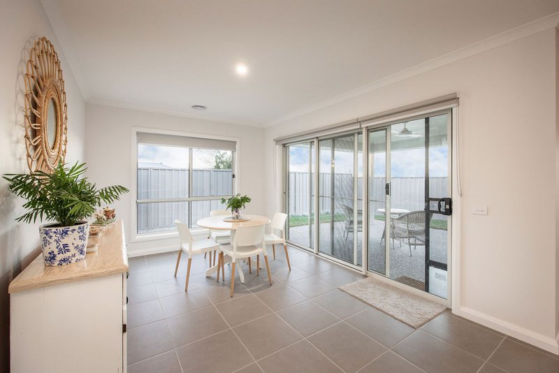 Photo - 1 & 2/74 Westacott Crescent, Baranduda VIC 3691 - Image 22