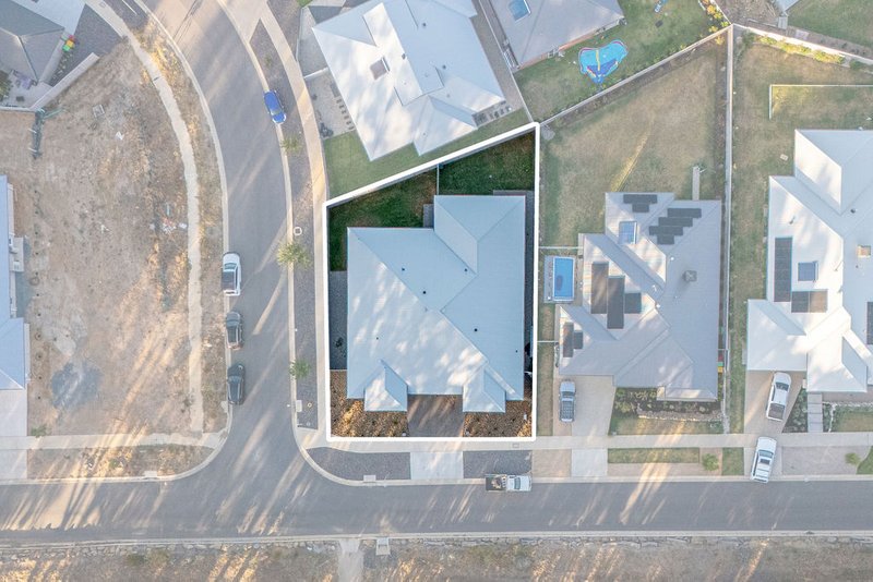 Photo - 1 & 2/74 Westacott Crescent, Baranduda VIC 3691 - Image 24