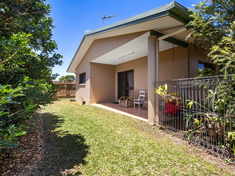 Photo - 1 & 2/8 Kangaroo Street, Bentley Park QLD 4869 - Image 12