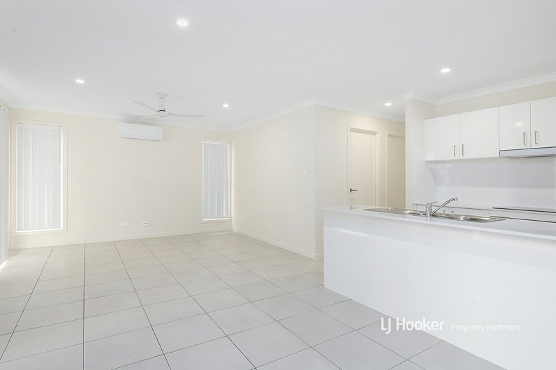 Photo - 1 & 2/81A Second Avenue, Marsden QLD 4132 - Image 5