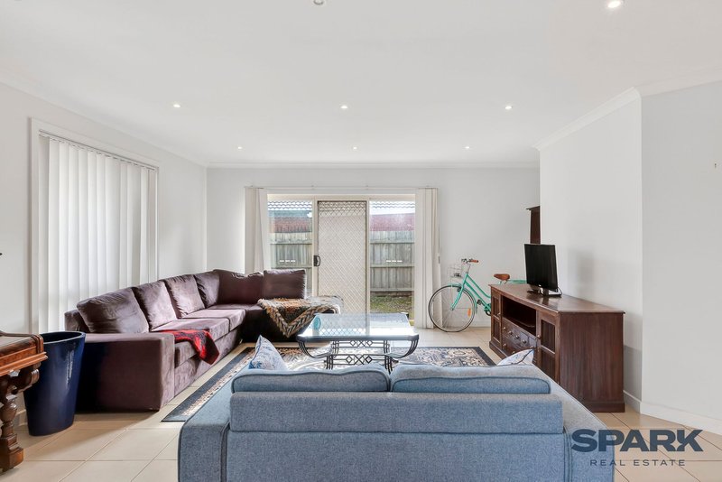 Photo - 1 & 2/9 Hope Court, Delahey VIC 3037 - Image 6