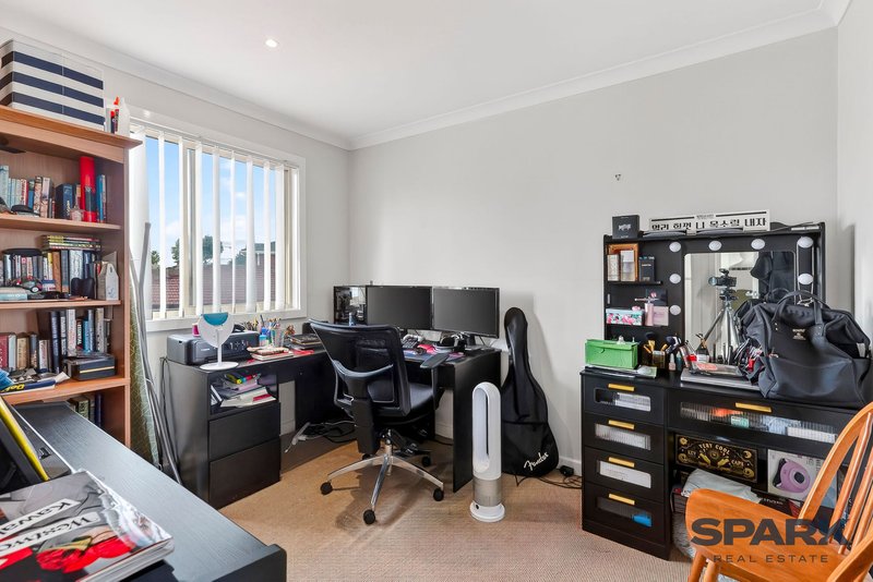 Photo - 1 & 2/9 Hope Court, Delahey VIC 3037 - Image 12