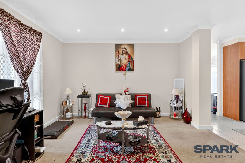 Photo - 1 & 2/9 Hope Court, Delahey VIC 3037 - Image 17