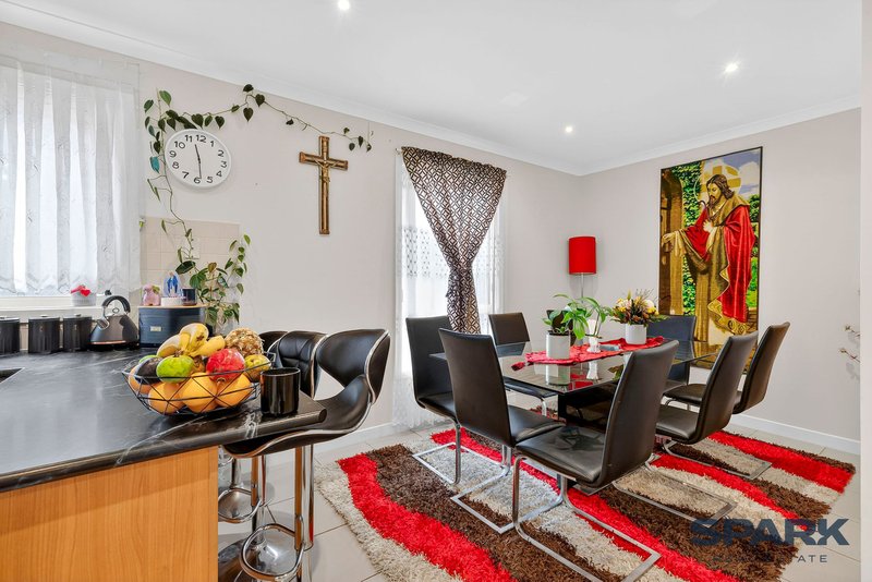 Photo - 1 & 2/9 Hope Court, Delahey VIC 3037 - Image 20