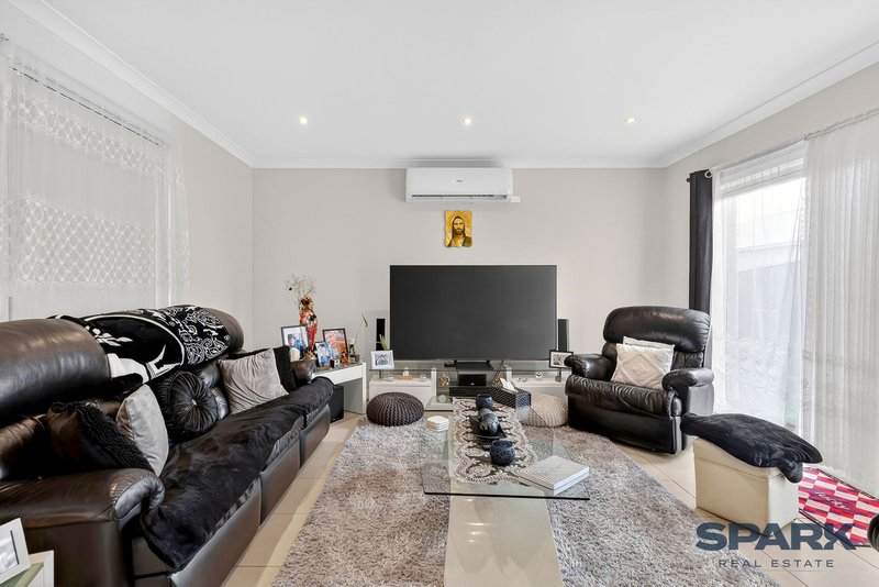 Photo - 1 & 2/9 Hope Court, Delahey VIC 3037 - Image 21