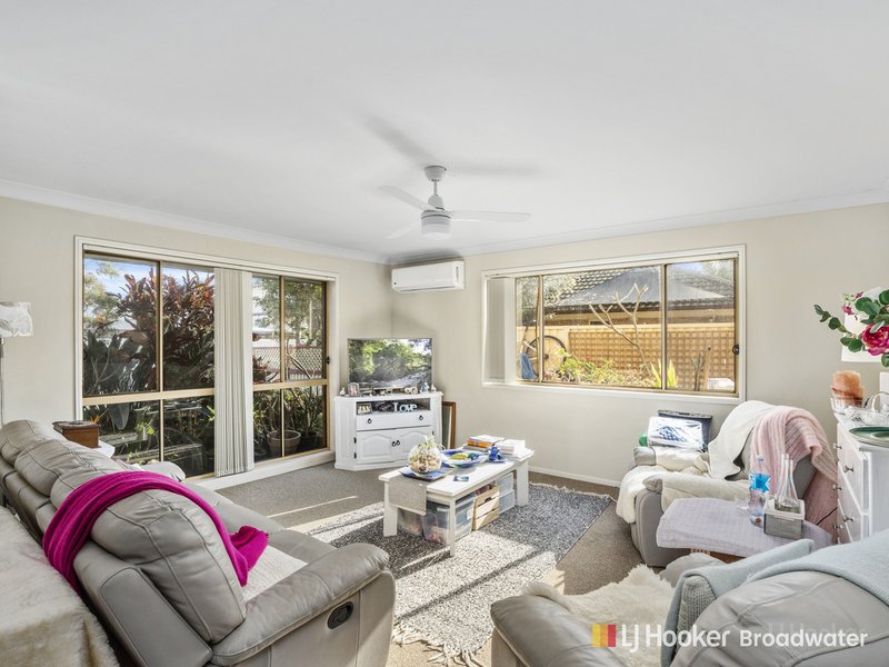 Photo - 1 & 2/9 Teal Avenue, Paradise Point QLD 4216 - Image 4