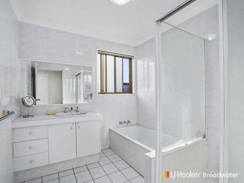 Photo - 1 & 2/9 Teal Avenue, Paradise Point QLD 4216 - Image 10