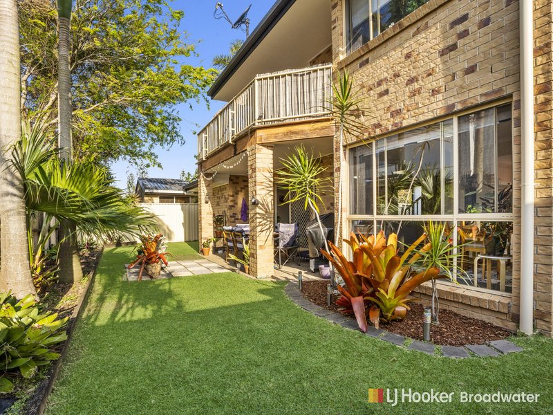 Photo - 1 & 2/9 Teal Avenue, Paradise Point QLD 4216 - Image 16