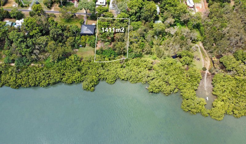 Photo - 1-3 Coast Road, Macleay Island QLD 4184 - Image 3