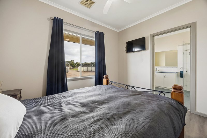 Photo - 1-3 Watts Road, Murray Bridge SA 5253 - Image 14