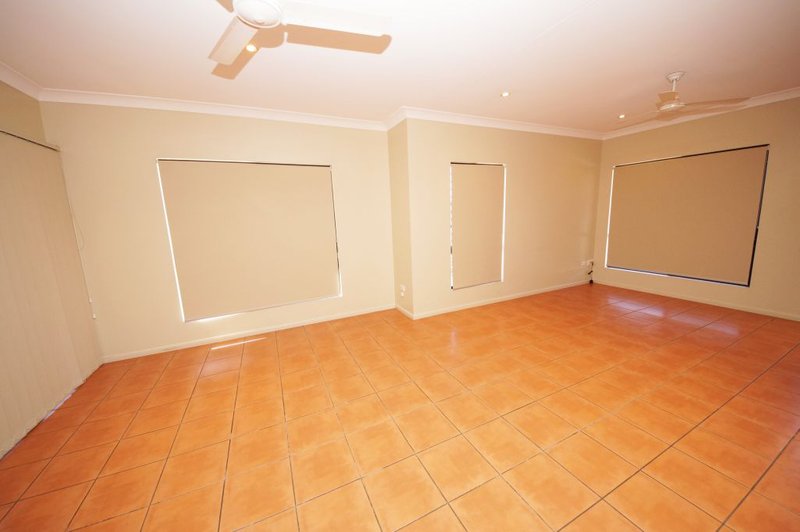 Photo - 1-3/117 Wilmington Street, Ayr QLD 4807 - Image 8