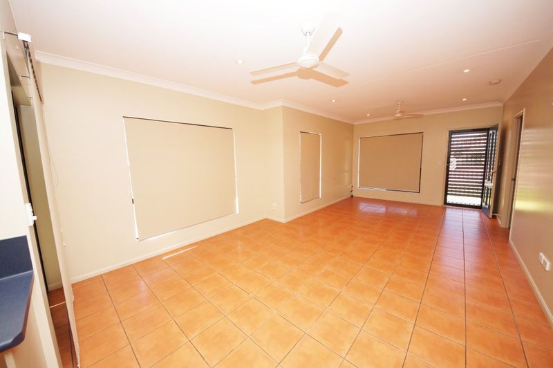 Photo - 1-3/117 Wilmington Street, Ayr QLD 4807 - Image 9