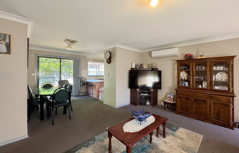 Photo - 1 & 3/24 Ebelina Crescent, Parkes NSW 2870 - Image 8