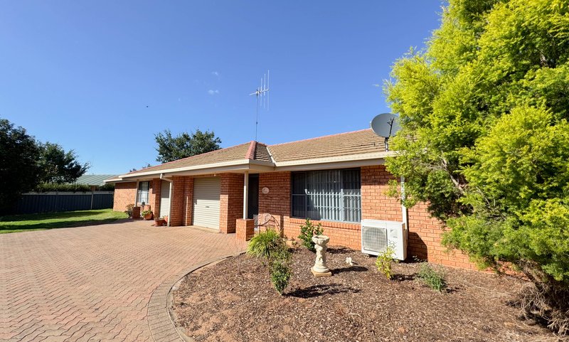 Photo - 1 & 3/24 Ebelina Crescent, Parkes NSW 2870 - Image 12