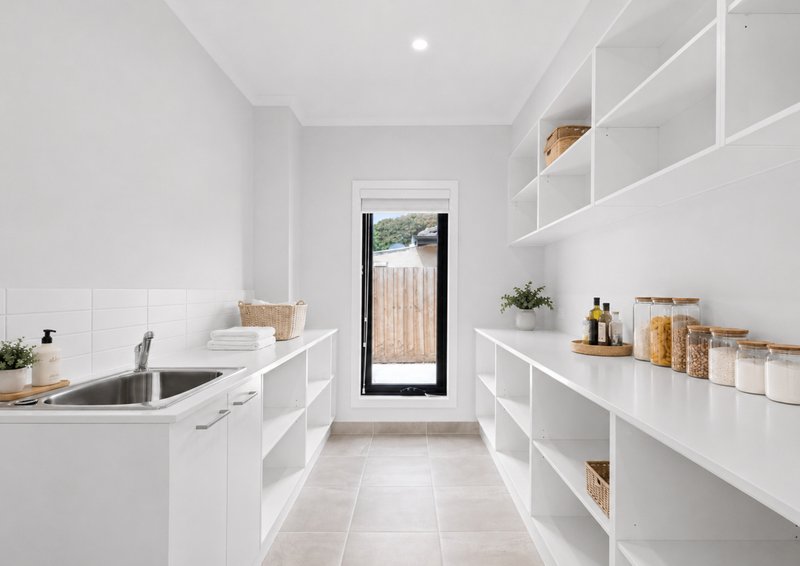 Photo - 1-3/3 Mccurdy Road, Herne Hill VIC 3218 - Image 4