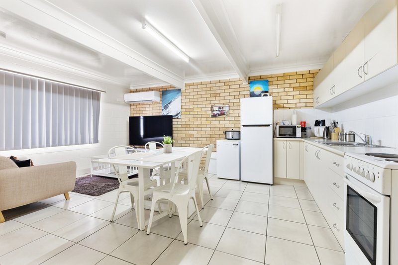 Photo - 1-3/38 Baker Street, Emerald QLD 4720 - Image 6