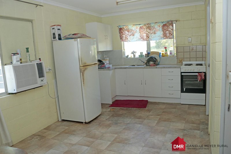 Photo - 1-3/98 Lyons Street, Mundubbera QLD 4626 - Image 6