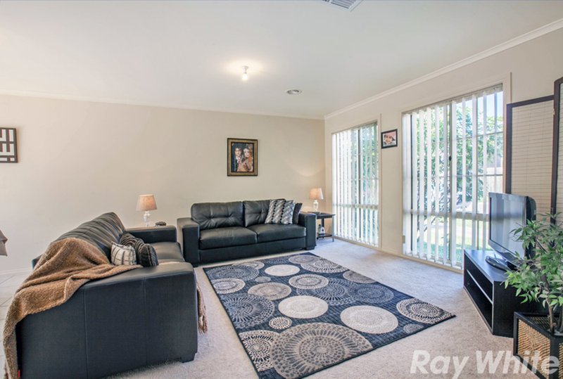 Photo - 1 / 4 Capri Close, South Morang VIC 3752 - Image 3