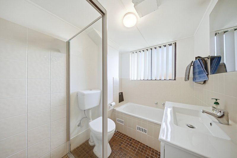 Photo - 1-4/12 Lobelia Close, Metford NSW 2323 - Image 9