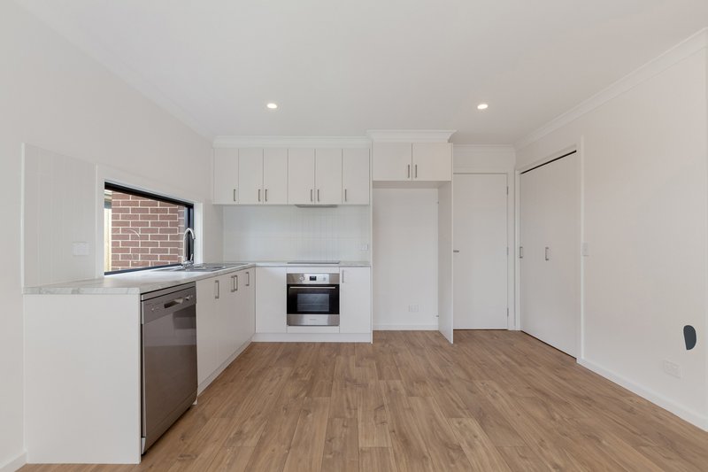 Photo - 1-4/12 Raglan Street, Wallan VIC 3756 - Image 6