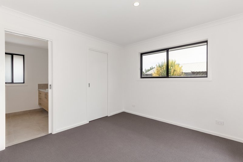 Photo - 1-4/12 Raglan Street, Wallan VIC 3756 - Image 10