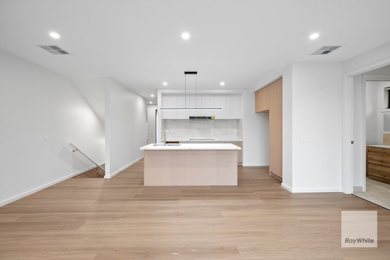 Photo - 1-4/17 Worrall Street, Burwood VIC 3125 - Image 5