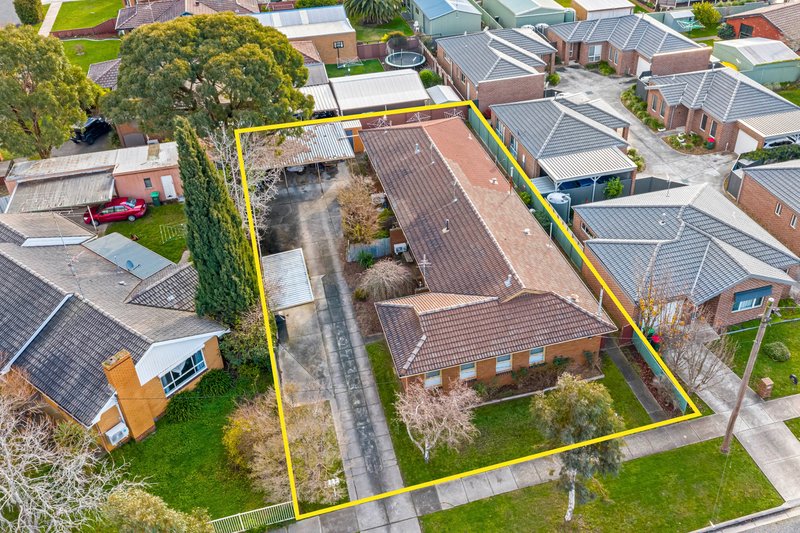 Photo - 1-4/391 Forest Street, Wendouree VIC 3355 - Image 2