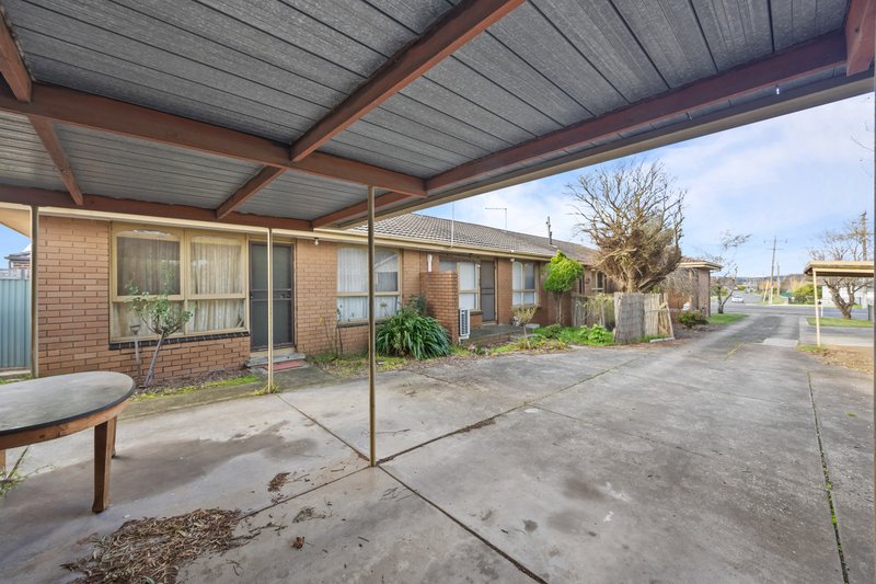 Photo - 1-4/391 Forest Street, Wendouree VIC 3355 - Image 6