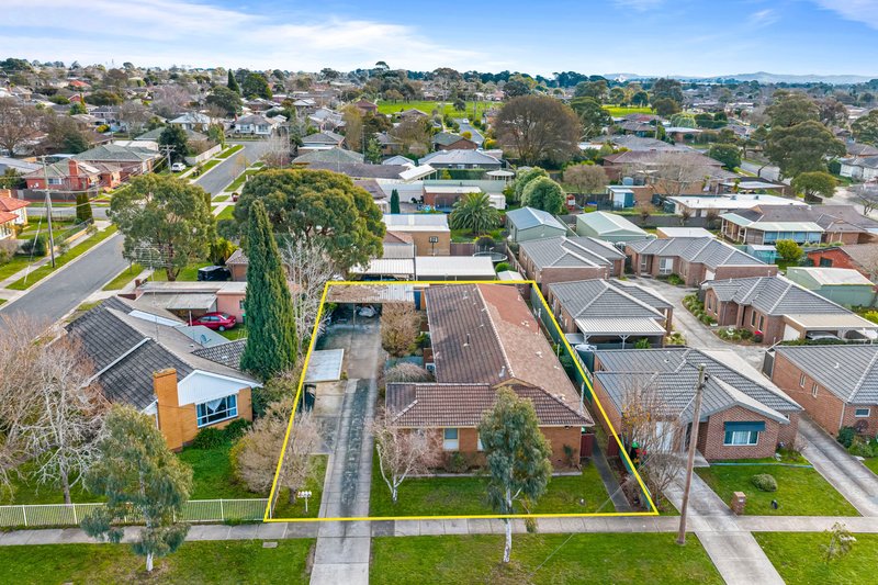 Photo - 1-4/391 Forest Street, Wendouree VIC 3355 - Image 8