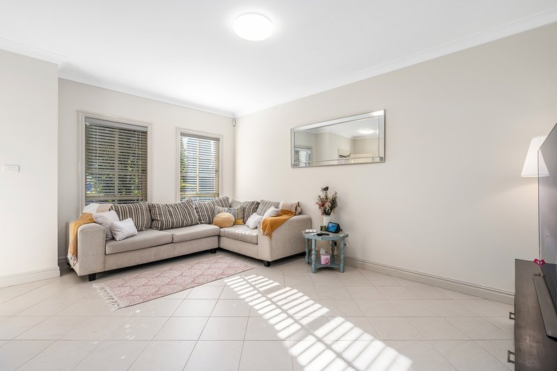 Photo - 1/ 6 Blossom Place, Quakers Hill NSW 2763 - Image 3