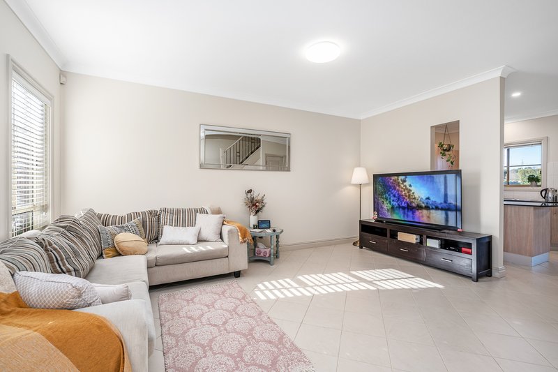 Photo - 1/ 6 Blossom Place, Quakers Hill NSW 2763 - Image 4