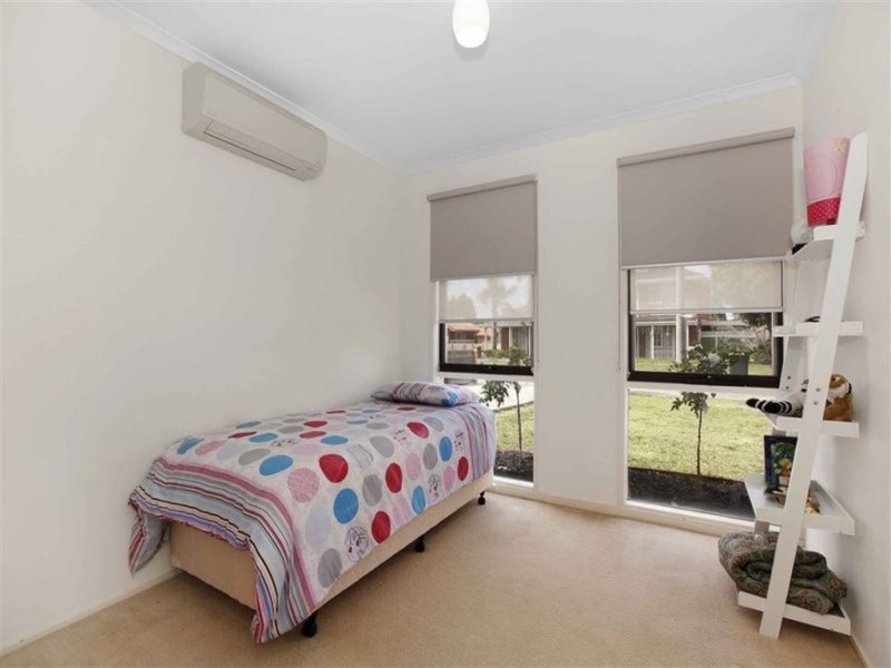 Photo - 1 / 70 Pentland Drive, Epping VIC 3076 - Image 6