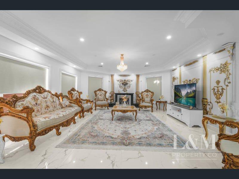 Photo - 1-8/25 Hurlingham Way, Craigieburn VIC 3064 - Image 9