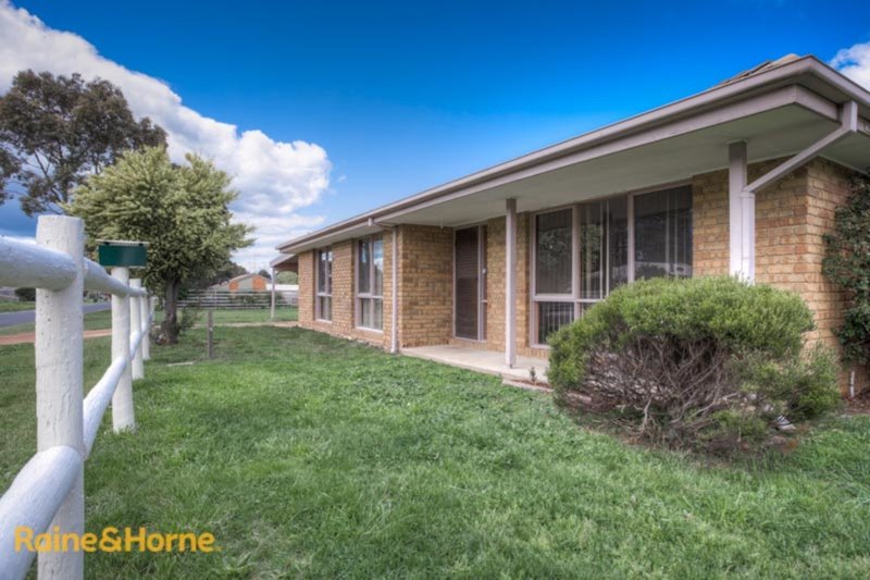 Photo - 1 Acacia Court, Romsey VIC 3434 - Image 16